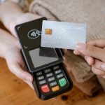 キャッシュレス決済が42.8％に拡大、政府目標を前倒し達成