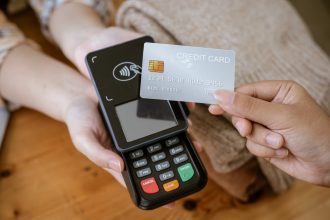 キャッシュレス決済が42.8％に拡大、政府目標を前倒し達成
